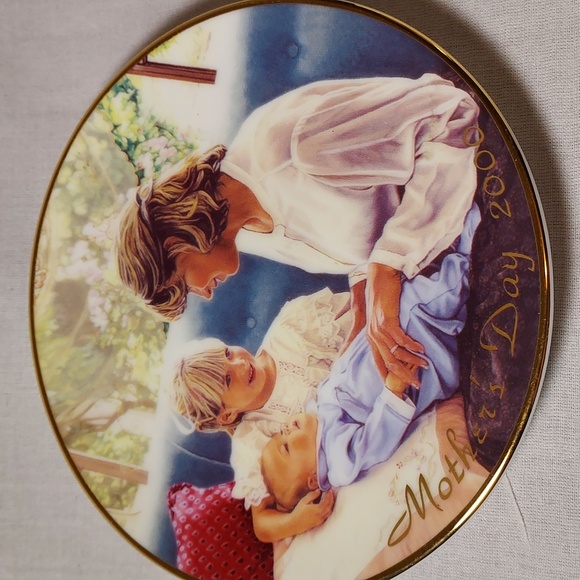 Vintage 2000 Avon Mother's Day Plate in Original Box - Picture 2 of 6
